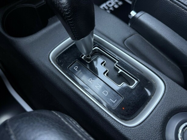 mitsubishi-outlander-bensin-2013-big-24