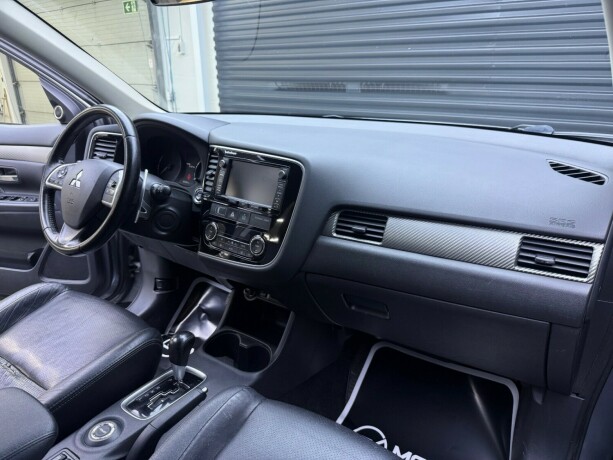mitsubishi-outlander-bensin-2013-big-11