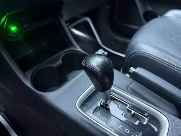 mitsubishi-outlander-bensin-2013-big-23
