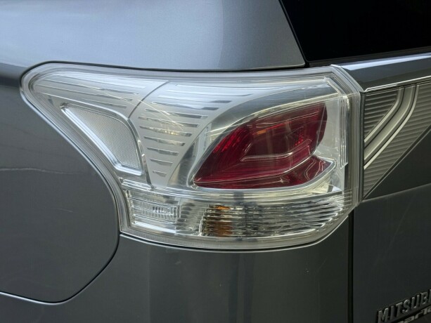 mitsubishi-outlander-bensin-2013-big-6