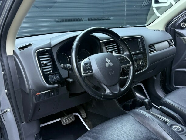 mitsubishi-outlander-bensin-2013-big-10