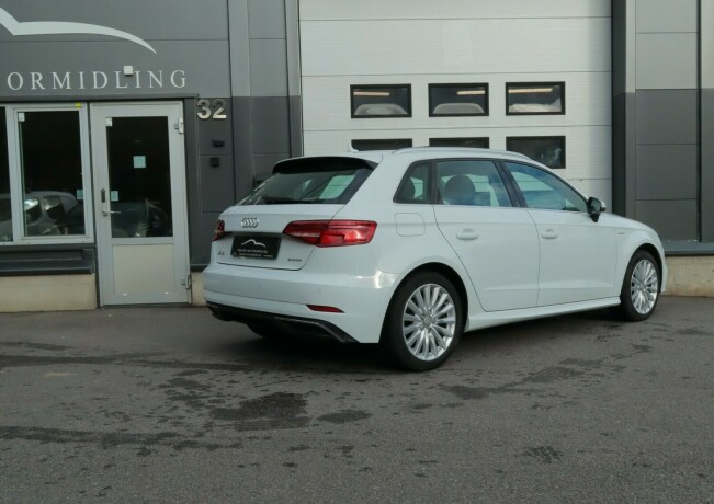 audi-a3-elektrisitetbensin-2017-big-1