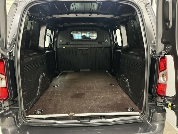 toyota-proace-city-diesel-2022-big-19