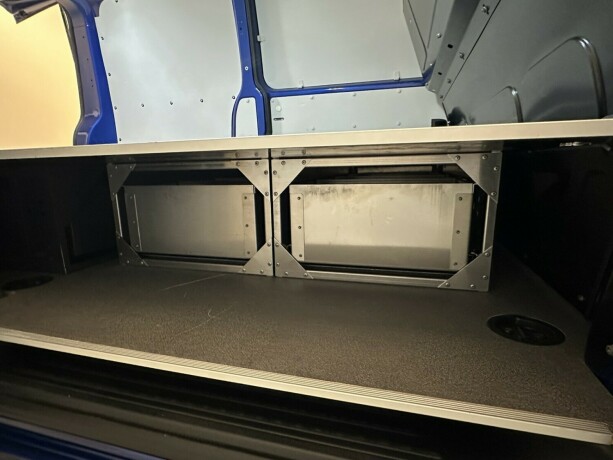 volkswagen-transporter-diesel-2022-big-27
