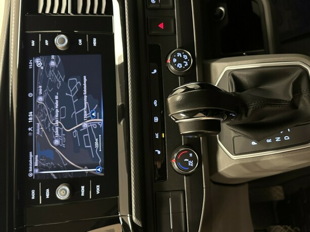 volkswagen-transporter-diesel-2022-big-14