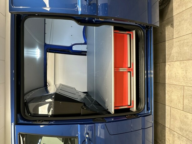 volkswagen-transporter-diesel-2022-big-24