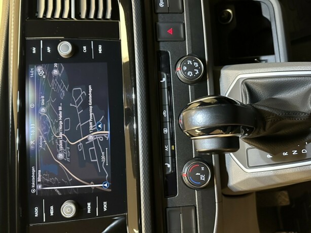 volkswagen-transporter-diesel-2022-big-10
