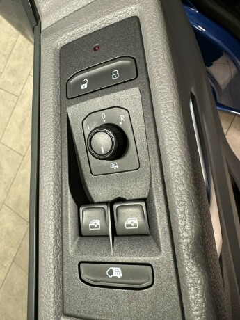 volkswagen-transporter-diesel-2022-big-22