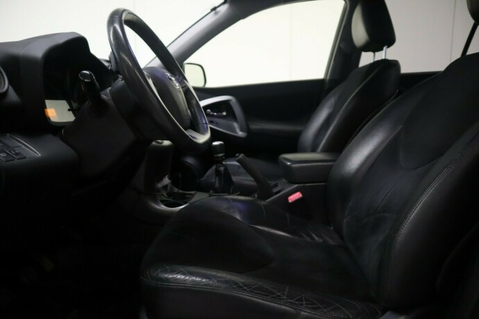 toyota-rav4-diesel-2013-big-12