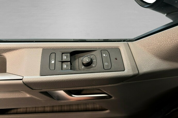 volkswagen-transporter-diesel-2020-big-6