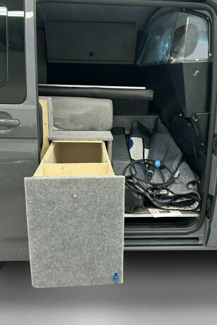volkswagen-transporter-diesel-2020-big-15