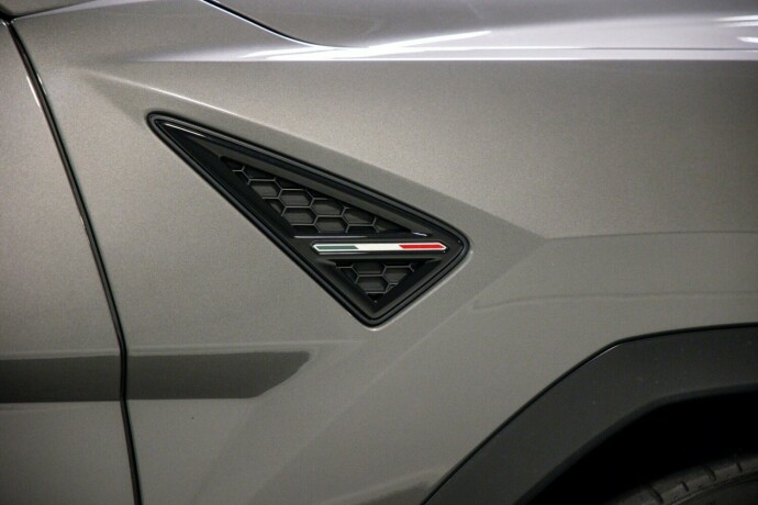 lamborghini-urus-bensin-2021-big-4