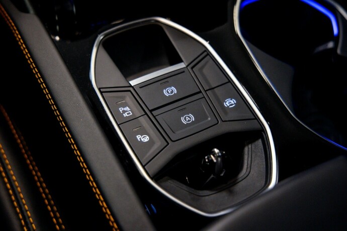 lamborghini-urus-bensin-2021-big-41