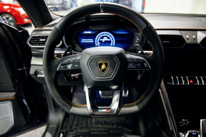 lamborghini-urus-bensin-2021-big-23