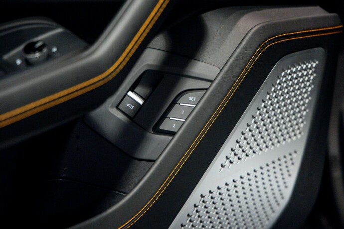 lamborghini-urus-bensin-2021-big-22