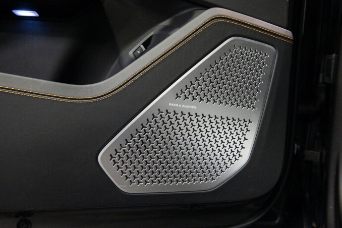 lamborghini-urus-bensin-2021-big-14