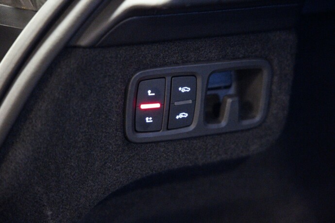 lamborghini-urus-bensin-2021-big-17