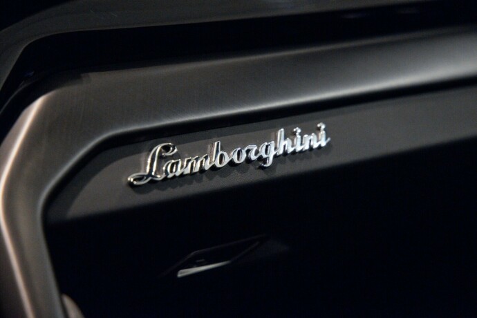 lamborghini-urus-bensin-2021-big-42