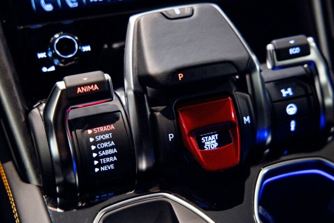 lamborghini-urus-bensin-2021-big-35