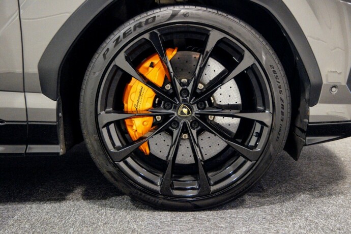 lamborghini-urus-bensin-2021-big-9