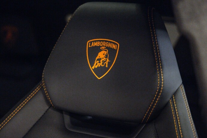 lamborghini-urus-bensin-2021-big-12