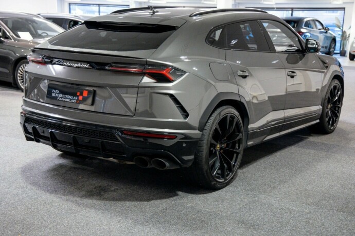 lamborghini-urus-bensin-2021-big-2