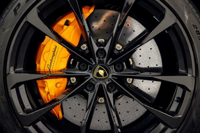 lamborghini-urus-bensin-2021-big-10