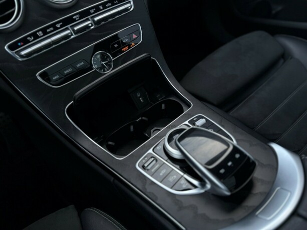 mercedes-benz-c-klasse-elektrisitetbensin-2020-big-21