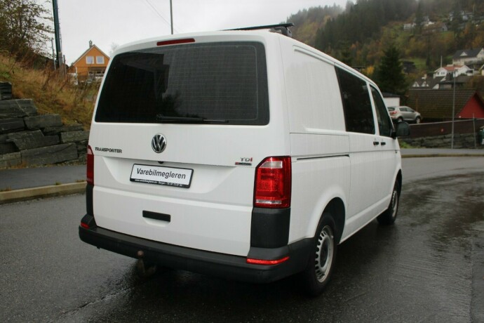 volkswagen-transporter-diesel-2018-big-4