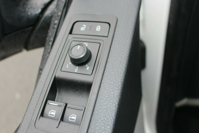 volkswagen-transporter-diesel-2018-big-8