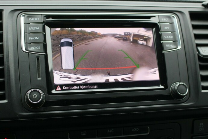 volkswagen-transporter-diesel-2018-big-13