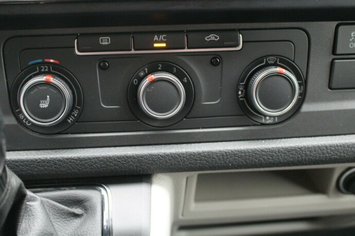 volkswagen-transporter-diesel-2018-big-16