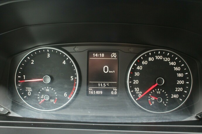 volkswagen-transporter-diesel-2018-big-9