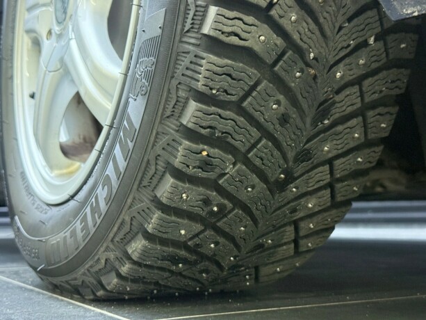 volkswagen-golf-diesel-2011-big-8