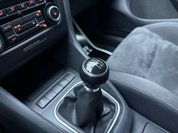 volkswagen-golf-diesel-2011-big-21