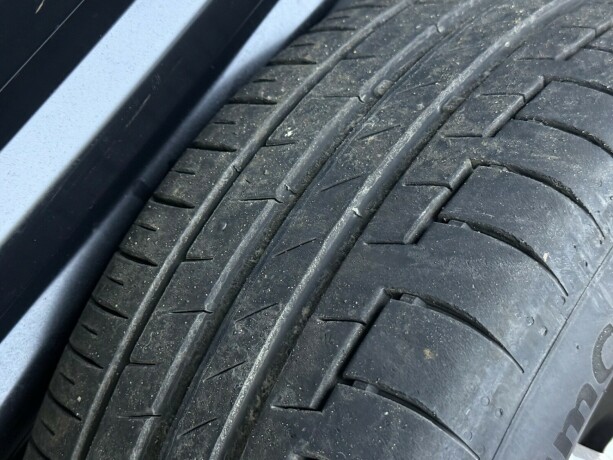 volkswagen-golf-diesel-2011-big-28