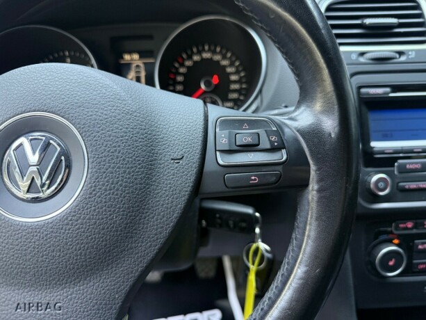 volkswagen-golf-diesel-2011-big-15