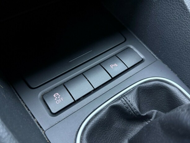 volkswagen-golf-diesel-2011-big-20