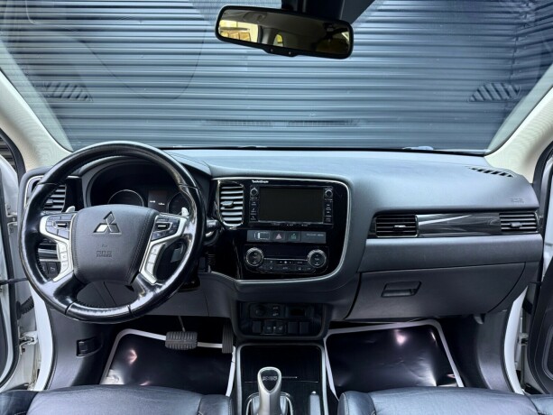 mitsubishi-outlander-elektrisitetbensin-2016-big-8