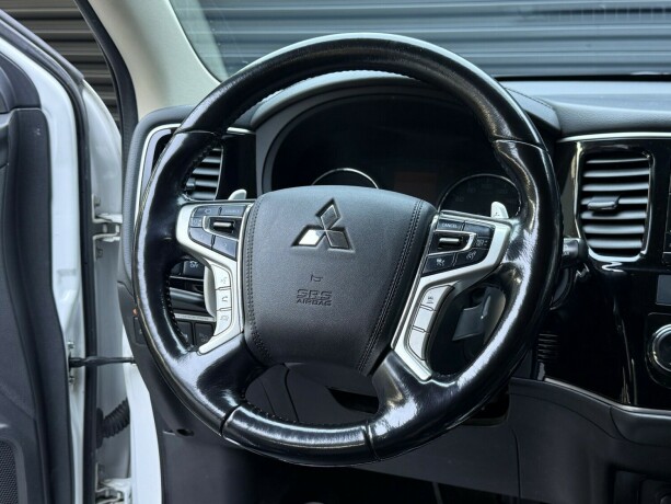 mitsubishi-outlander-elektrisitetbensin-2016-big-11