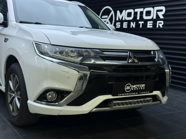 mitsubishi-outlander-elektrisitetbensin-2016-big-3