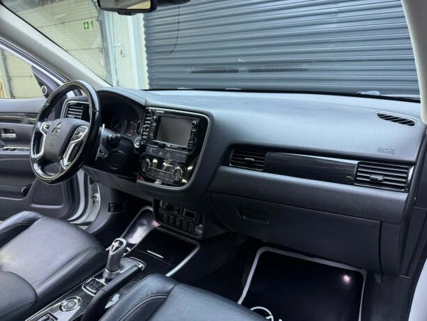 mitsubishi-outlander-elektrisitetbensin-2016-big-10