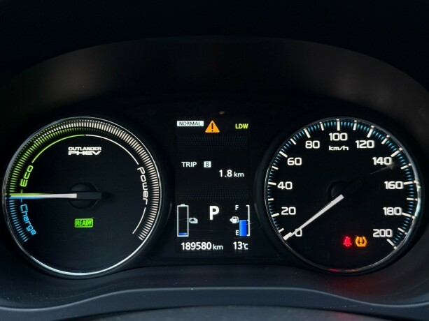mitsubishi-outlander-elektrisitetbensin-2016-big-15