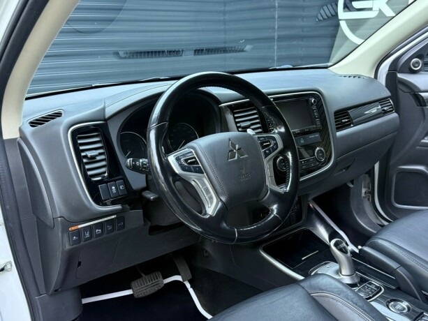mitsubishi-outlander-elektrisitetbensin-2016-big-9