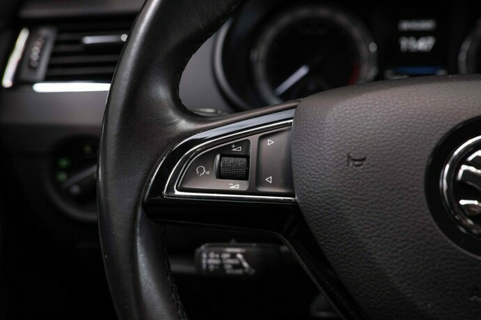 skoda-octavia-diesel-2020-big-15