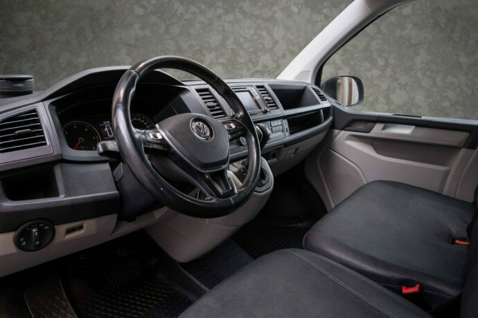 volkswagen-transporter-diesel-2017-big-24