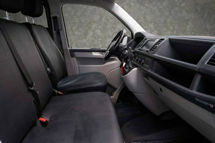 volkswagen-transporter-diesel-2017-big-28