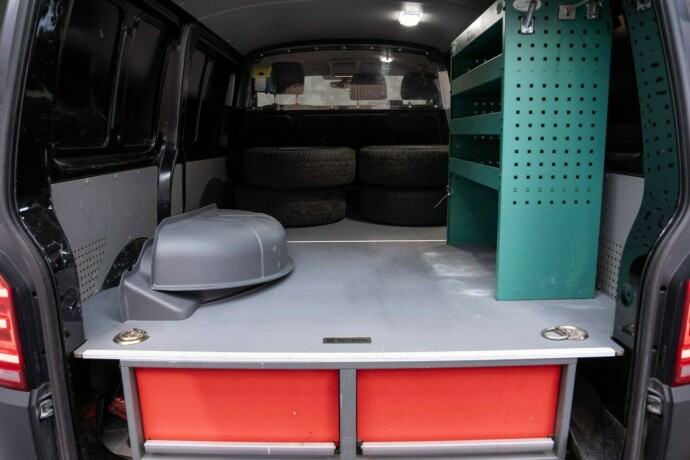 volkswagen-transporter-diesel-2017-big-30