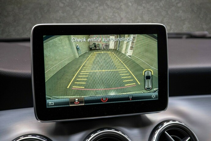 mercedes-benz-gla-bensin-2016-big-23