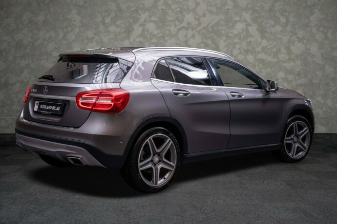 mercedes-benz-gla-bensin-2016-big-11